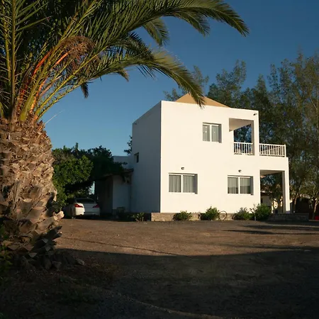 La Milagrosa Surf House & Cowork * لاجاريس