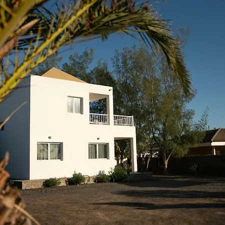 منزل ريفي La Milagrosa Surf House & Cowork لاجاريس