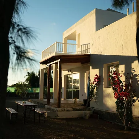 منزل ريفي La Milagrosa Surf House & Cowork
