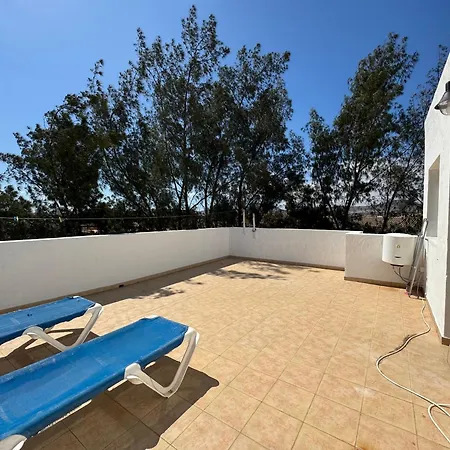 منزل ريفي La Milagrosa Surf House & Cowork