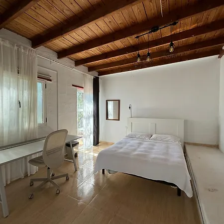 La Milagrosa Surf House & Cowork منزل ريفي لاجاريس
