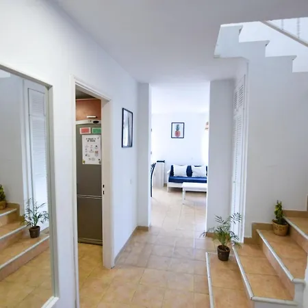 La Milagrosa Surf House & Cowork منزل ريفي لاجاريس